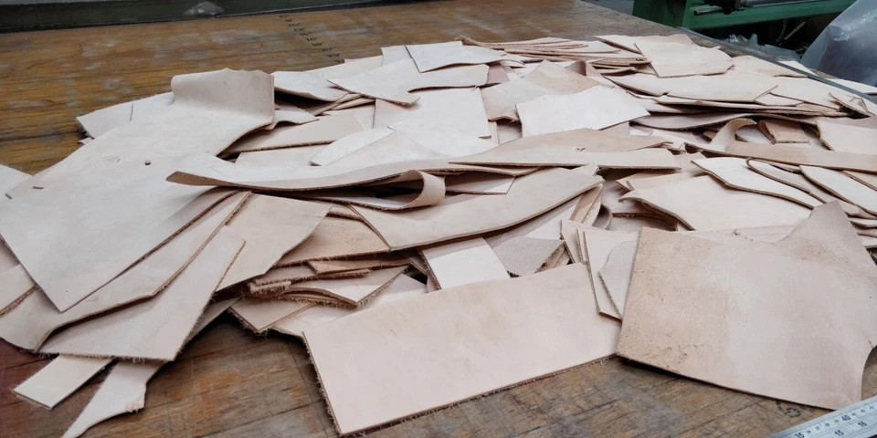 10kg Box Nat. Veg. Tan Leather Pieces 2.2-2.8mm Thickness