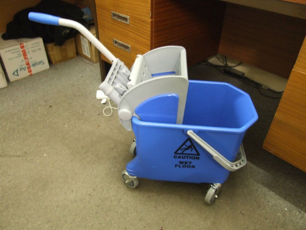 18 Litre ADDIS Blue Mop Bucket & Wringer
