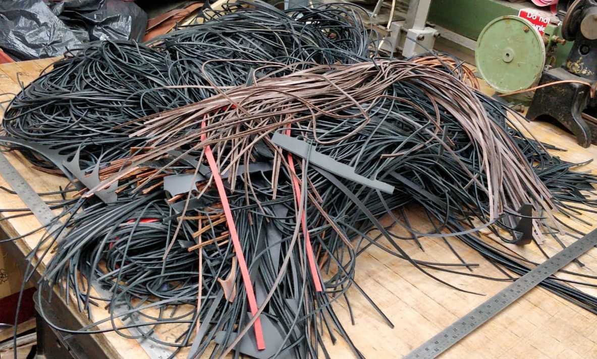 20kg box of Assorted Leather Thonging