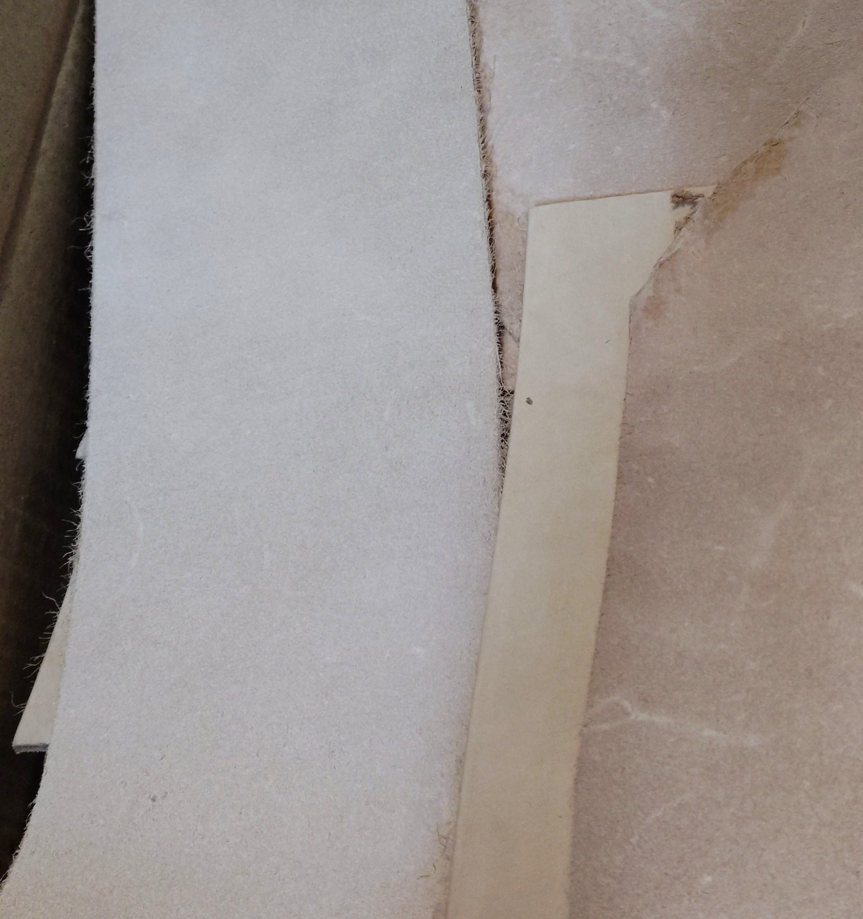 2kg Box Nat. Veg. Tan Leather Pieces 2.5-3.0mm Thickness