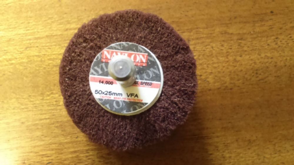 ALUMINIUM OXIDE NON-WOVEN SPINDLE MOUNTED FLAP WHEEL (38mm x 25mm x 6mm - Coarse)
