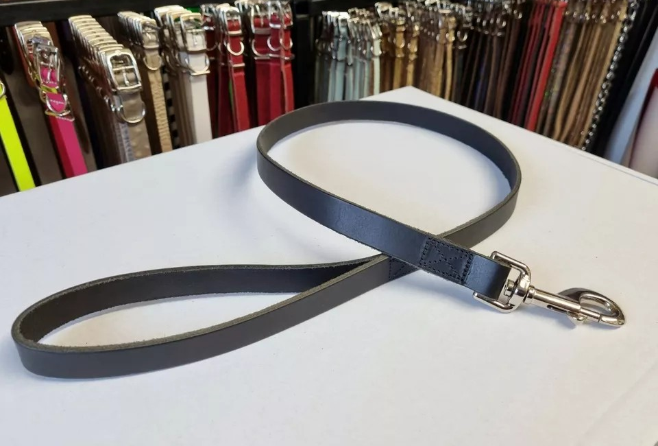 Dog Leads - Leather - Approx. 40 inch (110cm) length x 3/4 inch (19mm) width - Black