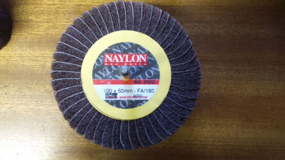 Non-Woven Interleaved Spindle Mounted Flap Wheel