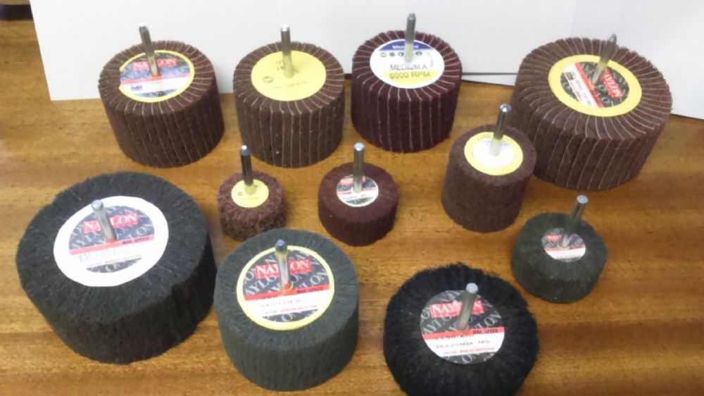 Non-Woven Interleaved Spindle Mounted Flap Wheel
