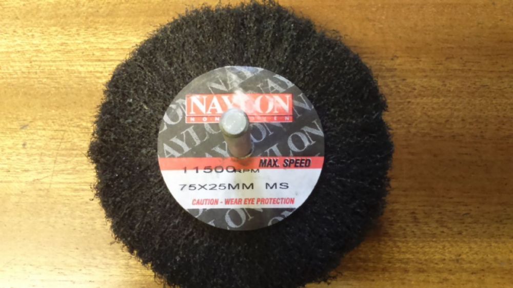SILICON CARBIDE NON-WOVEN SPINDLE MOUNTED FLAP WHEEL (100mm x 50mm x 6mm - Medium)