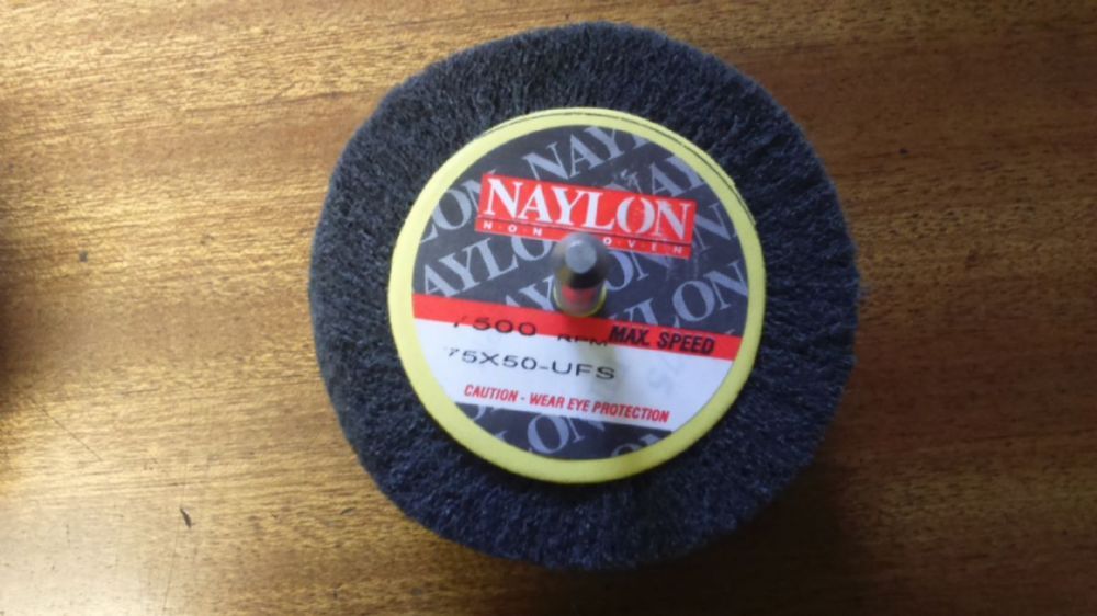 SILICON CARBIDE NON-WOVEN SPINDLE MOUNTED FLAP WHEEL (100mm x 50mm x 6mm - Medium)